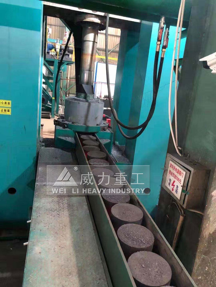 山东威力重工电梯配重块成型液压机